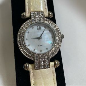 Off-white genuine leather strap, quarts/crystal lined watch